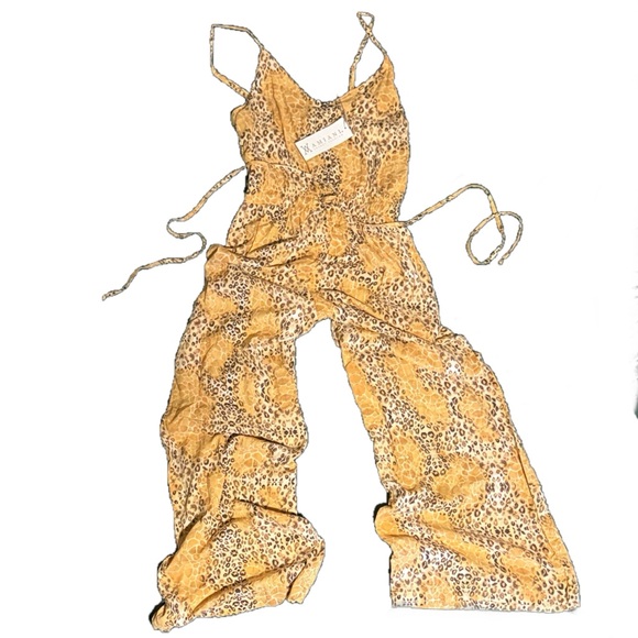 Chic Leopard Print Jumpsuit in Yellow - Picture 1 of 10